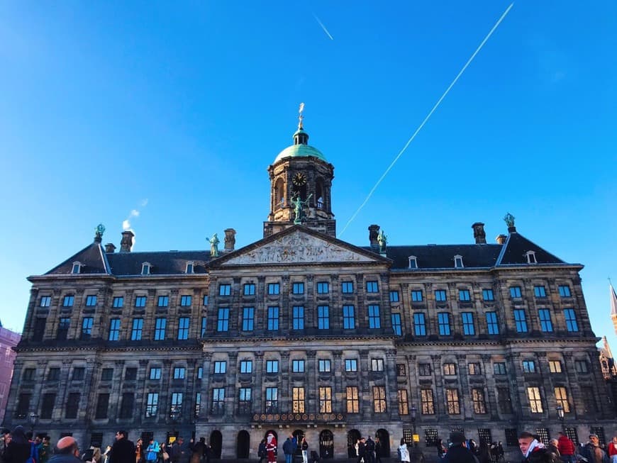 Lugar Dam Square