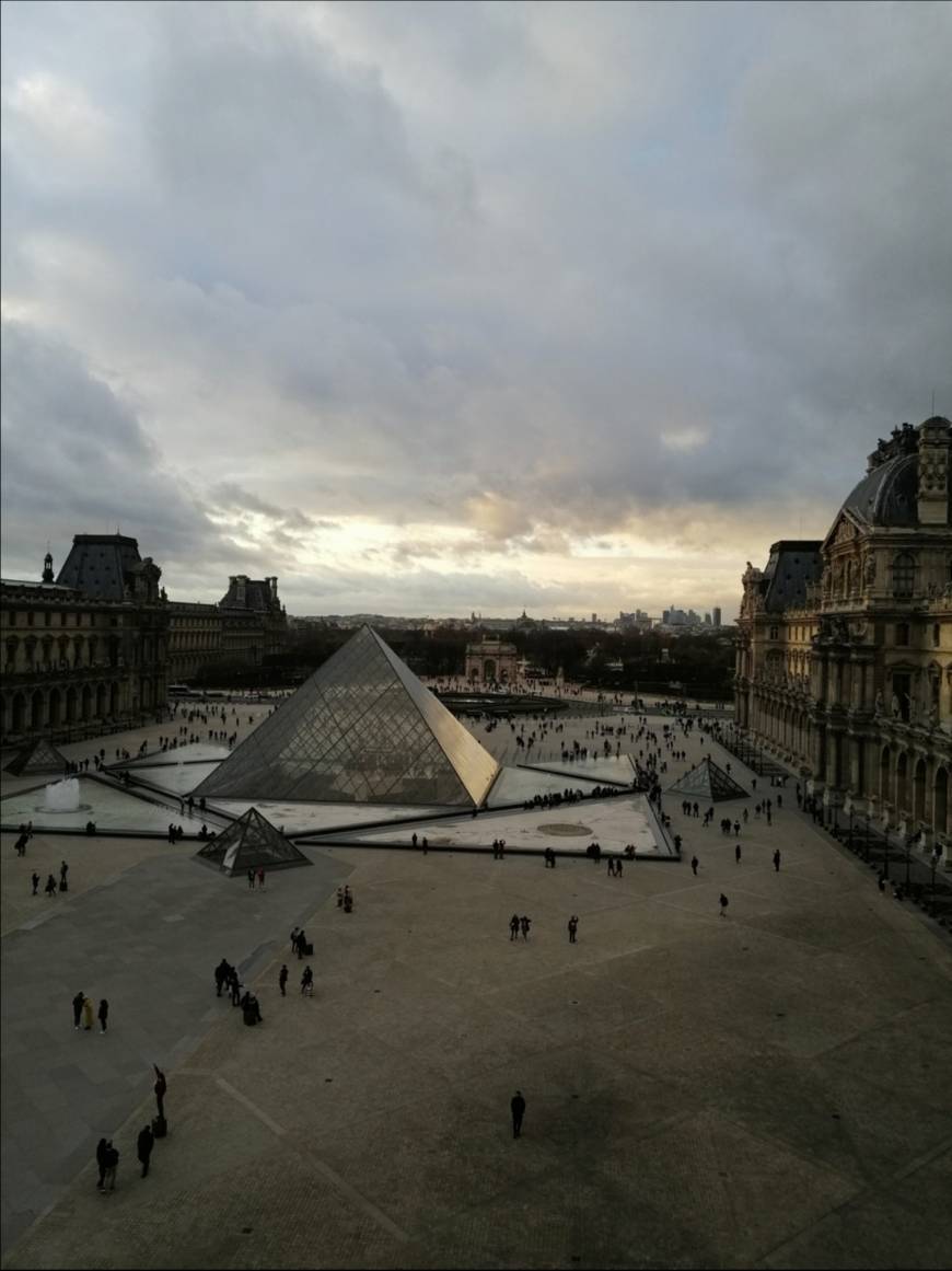 Place Museo del Louvre