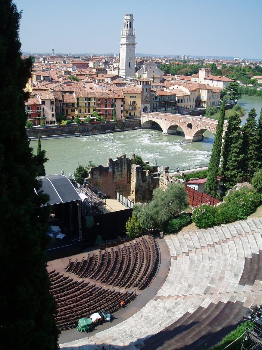 Place Roman Theater