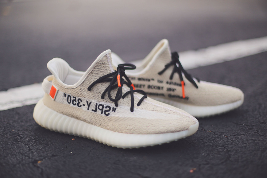 Producto Yeezy Boost 350 V2 Off-White