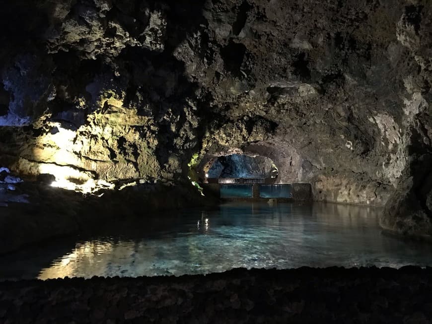 Place Grutas de São Vicente