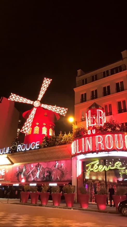 Place Moulin Rouge