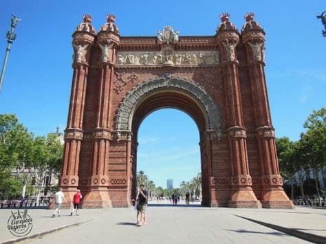 Place Arc de Triomf