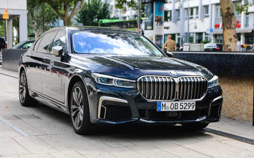 Product BMW M760Li xDrive Berlina