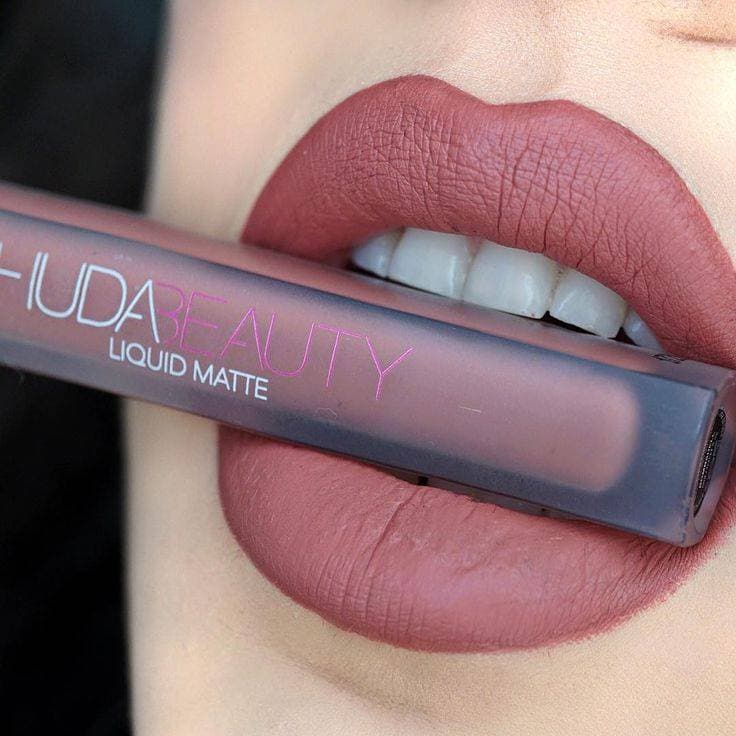 Producto Huda Beauty Matte Lipstick