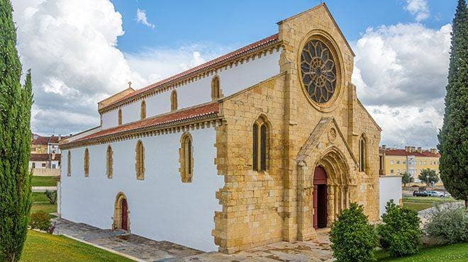 Lugar Igreja de Santa Maria dos Olivais