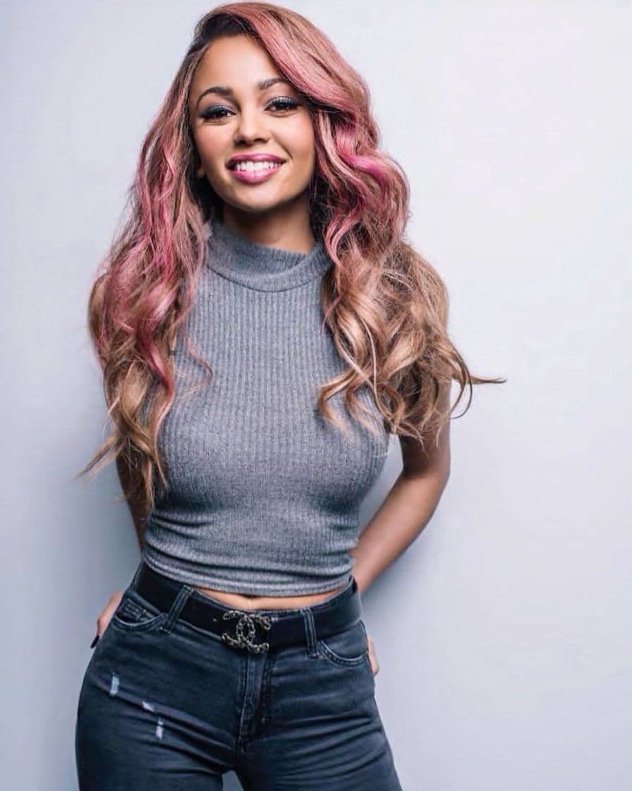 Fashion Vanessa Morgan 