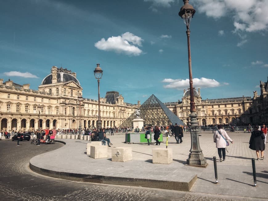 Place Museo del Louvre