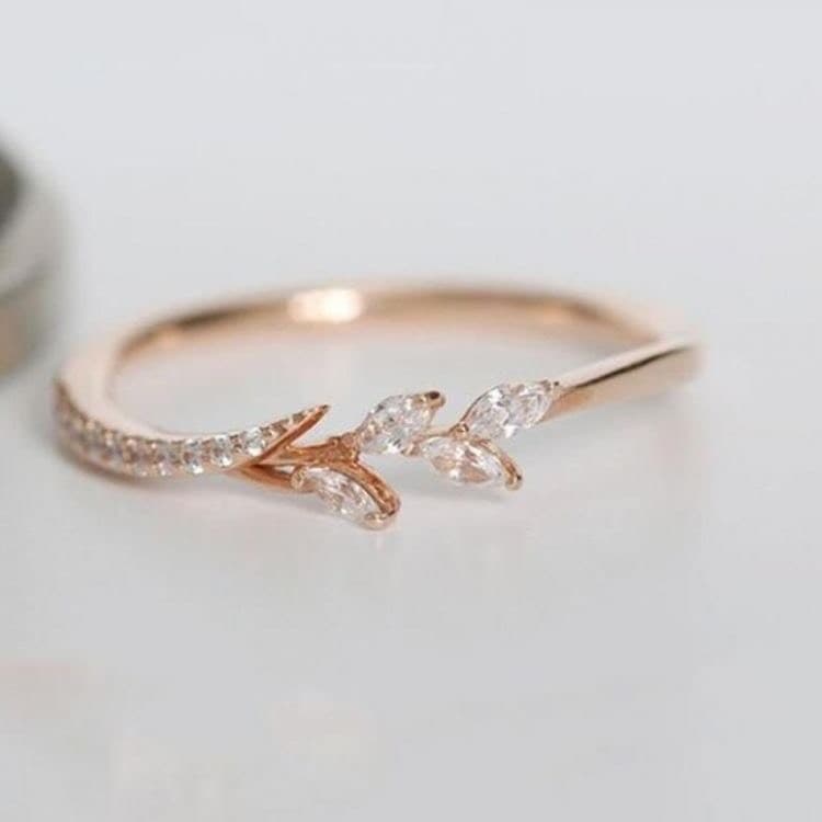 Product Dainty Leaf Ring