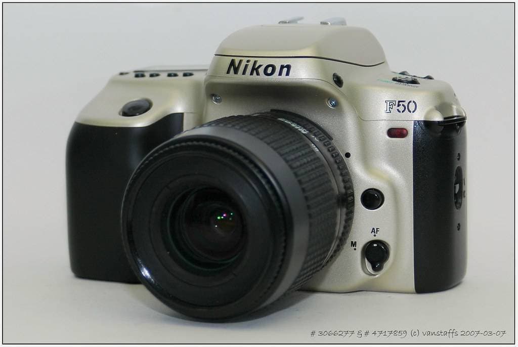 Producto Nikon F50 w/ 35-80mm