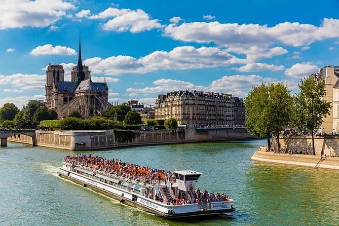 Place Bateaux-Mouches