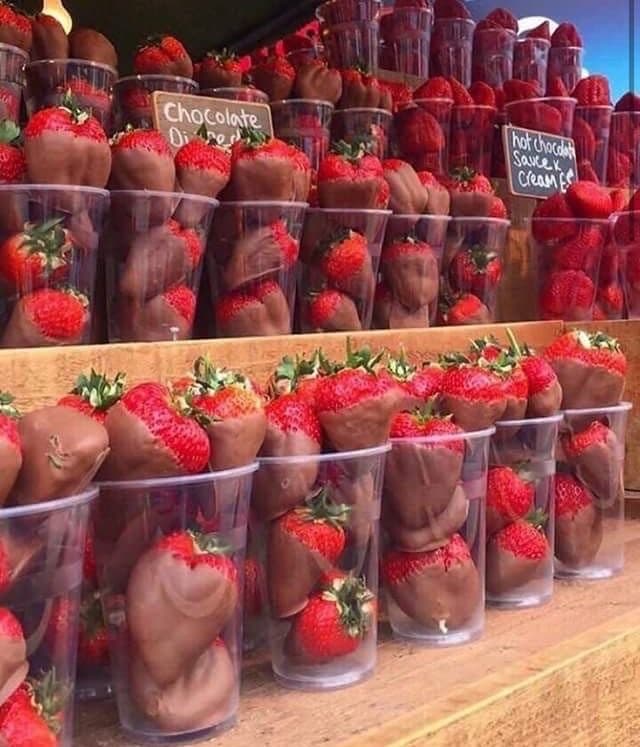 Fashion chocolate strawberries 