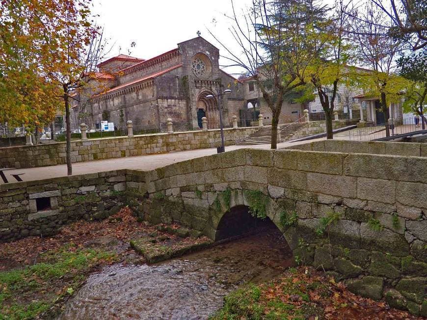 Place Mosteiro de São Salvador de Paço de Sousa