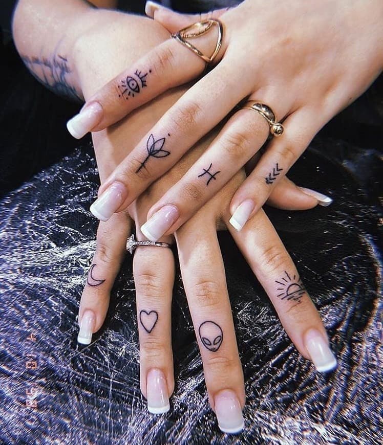 Moda Tatto nos Dedos