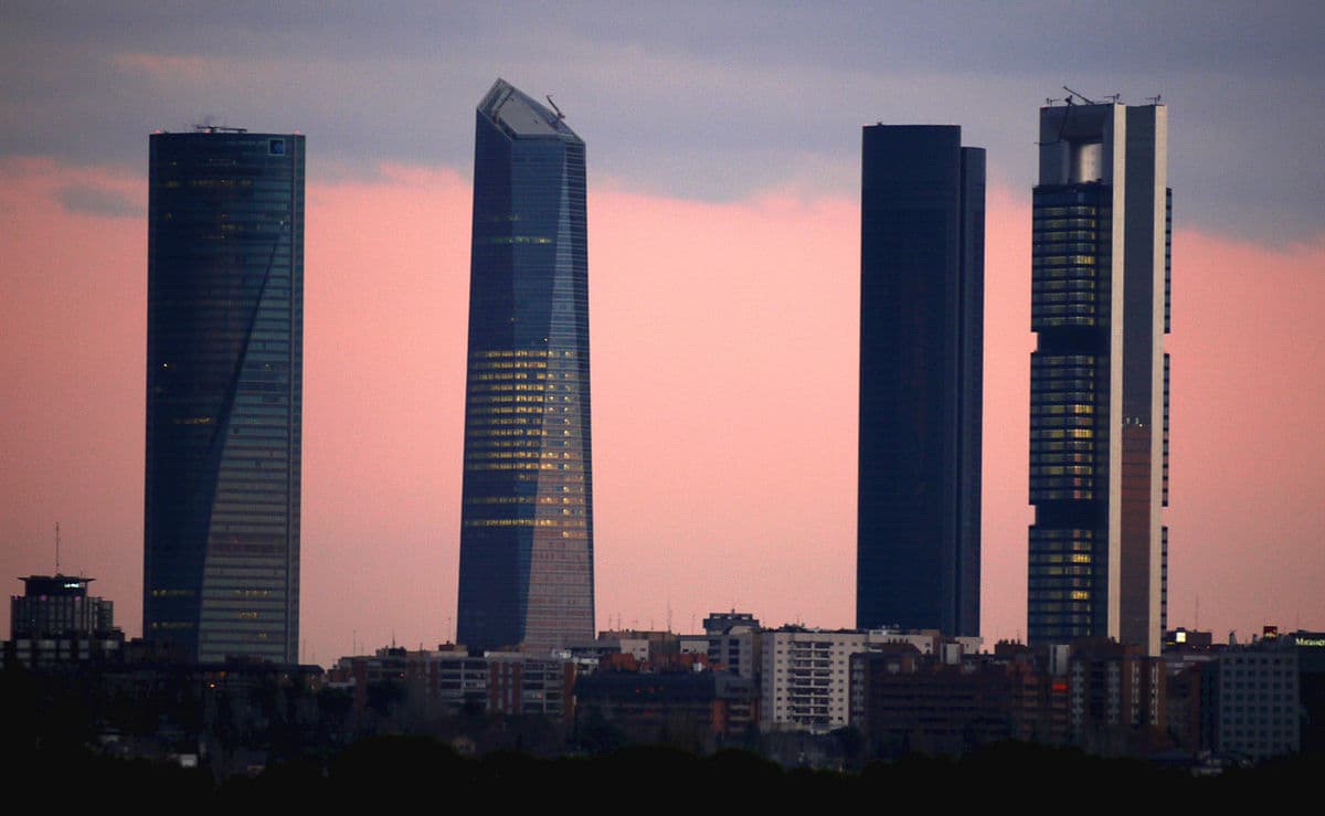 Place Cuatro Torres