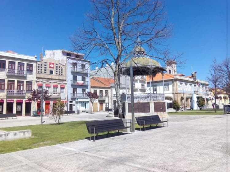 Lugar Praça do Almada