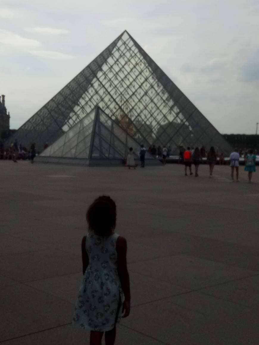 Place Museo del Louvre