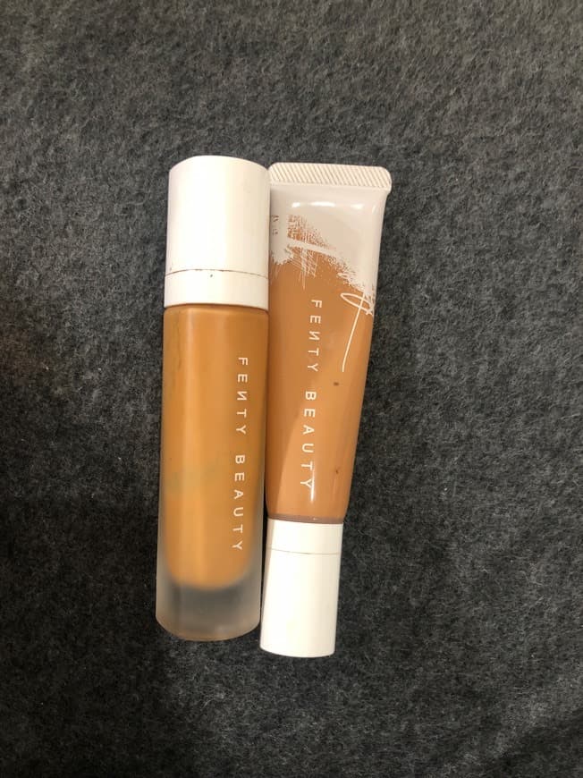 Beauty Base de maquillaje líquida Pro Filt'R de la marca FENTY BEAUTY by