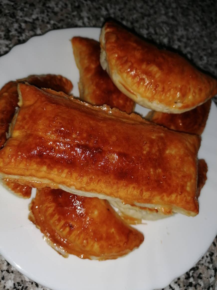 Moda Folhadinhos de Fiambre, mozarela e salsa 🥟