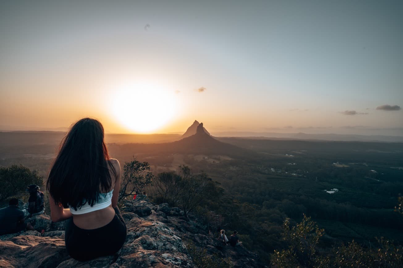 Lugar Glass House Mountains