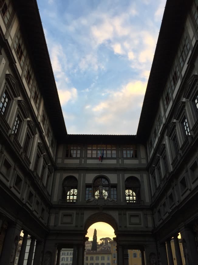 Lugar Uffizi Gallery