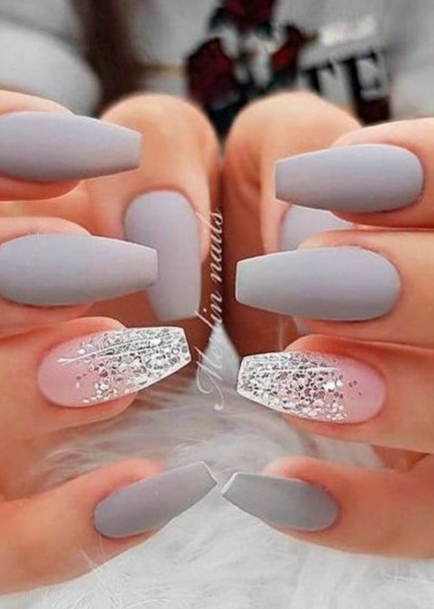 Fashion Grey Nails