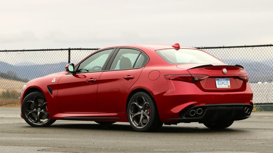 Moda 2019 Alfa Romeo Giulia - A Sports Sedan Built For Performance