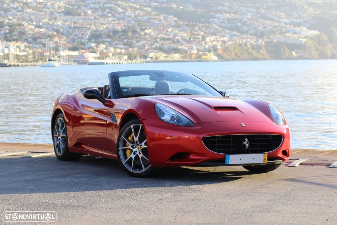 Moda Ferrari California 30 - 490cv

