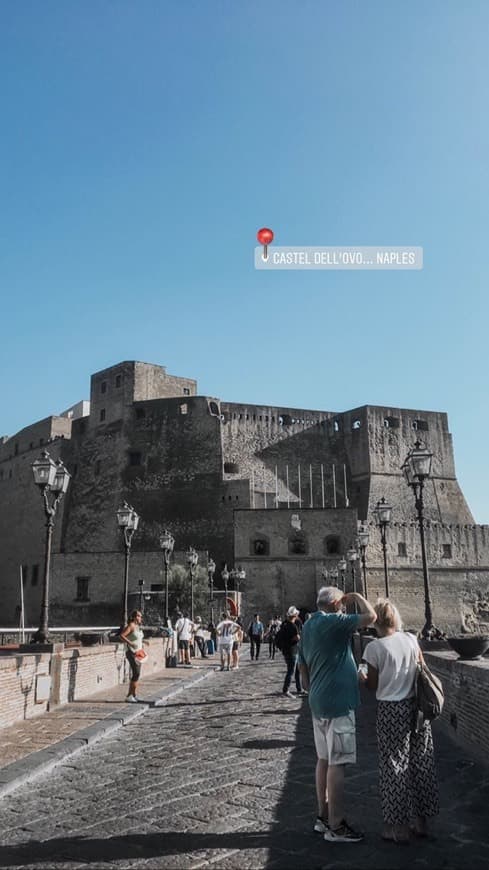 Lugar Passaggio Castel dell'Ovo