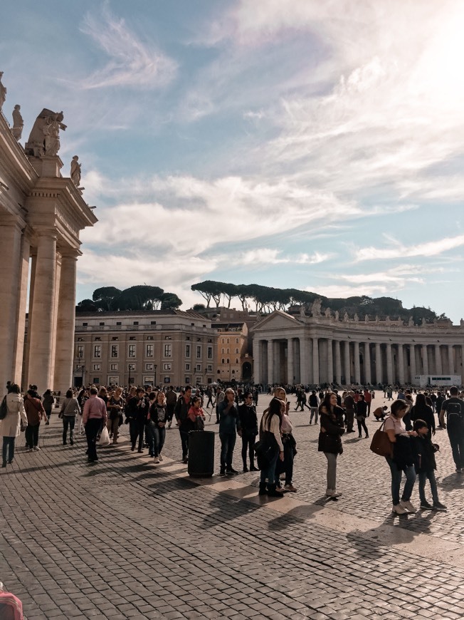 Place Piazza San Pietro