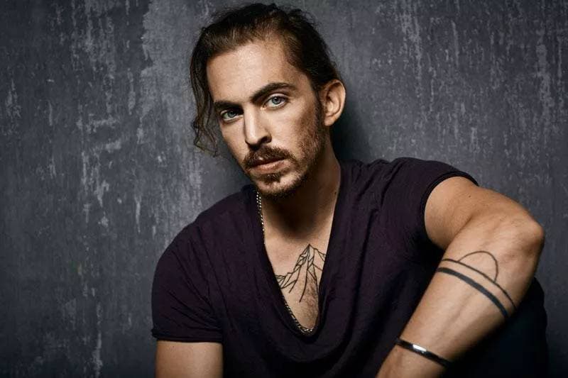 Canción Dennis Lloyd