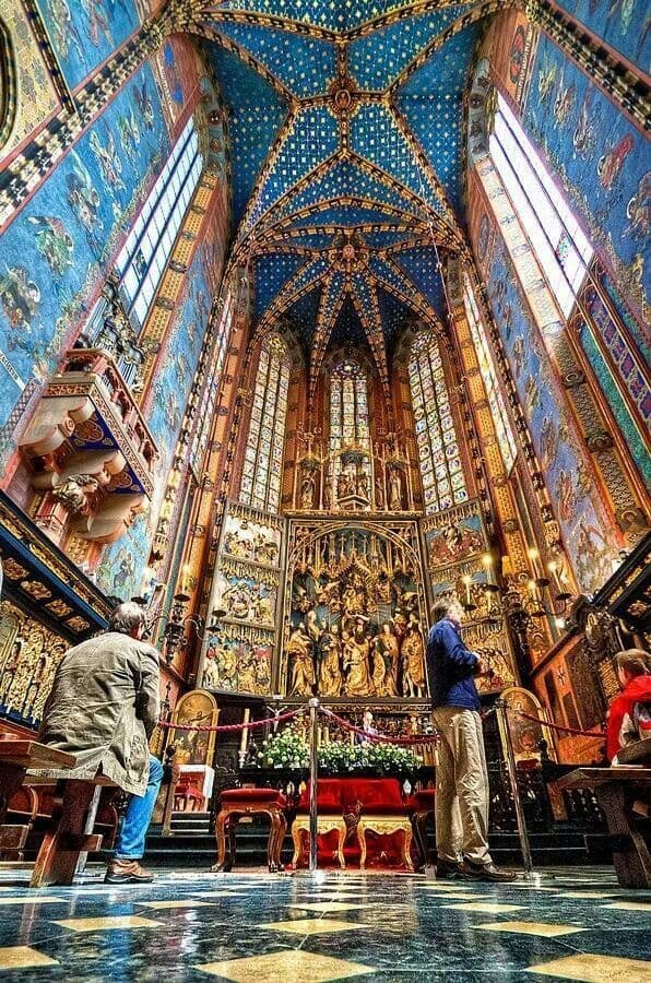 Place Basílica de Santa María