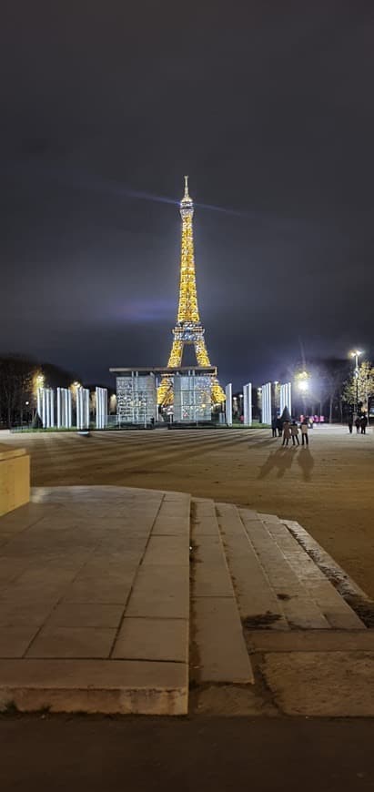 Place Torre Eiffel