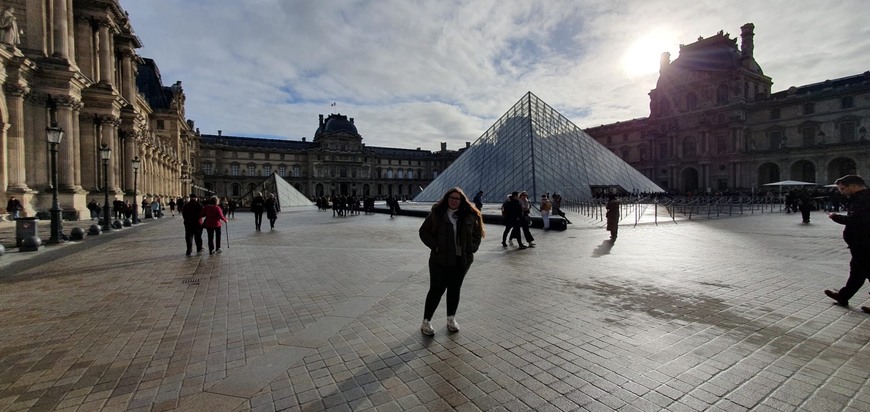 Lugar Pyramide du Louvre