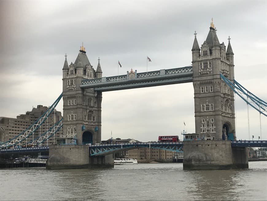 Place Tower Bridge