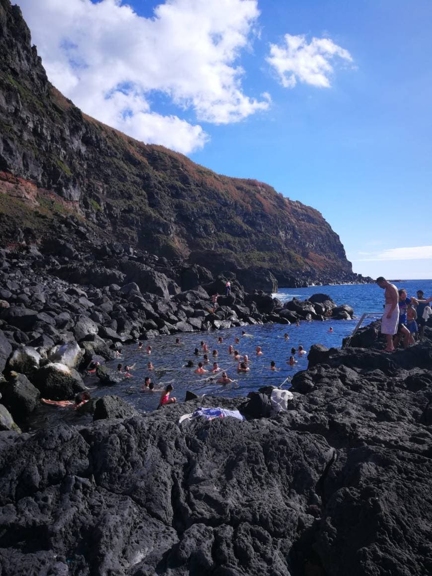 Lugar Ponta Da Ferraria natural swimming pool