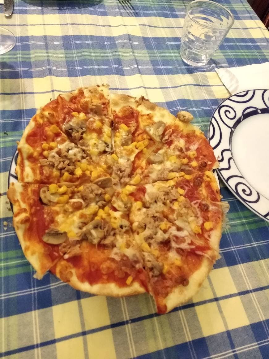 Fashion Pizza, by Tomás