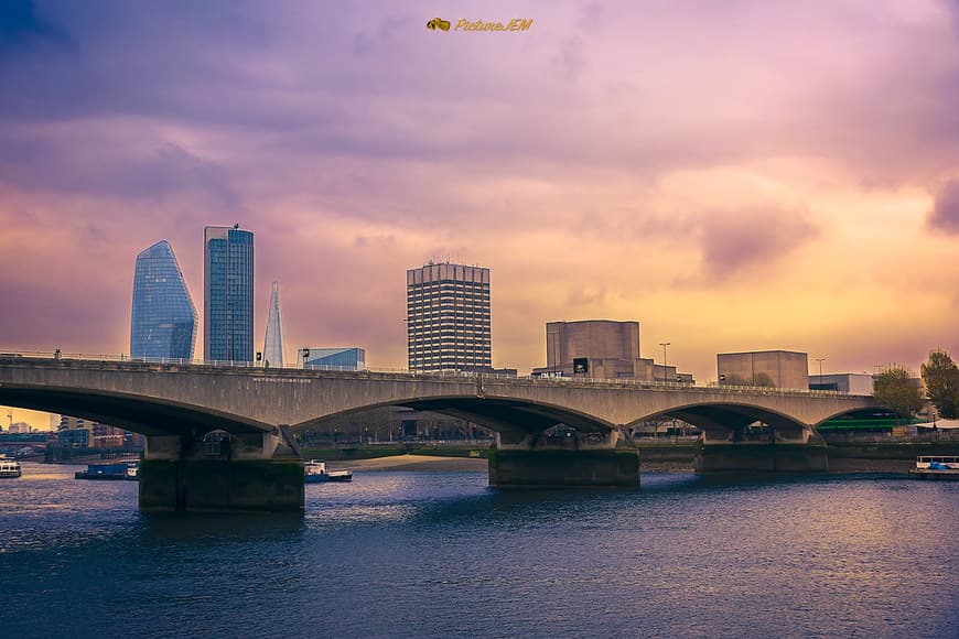 Lugar Waterloo Bridge