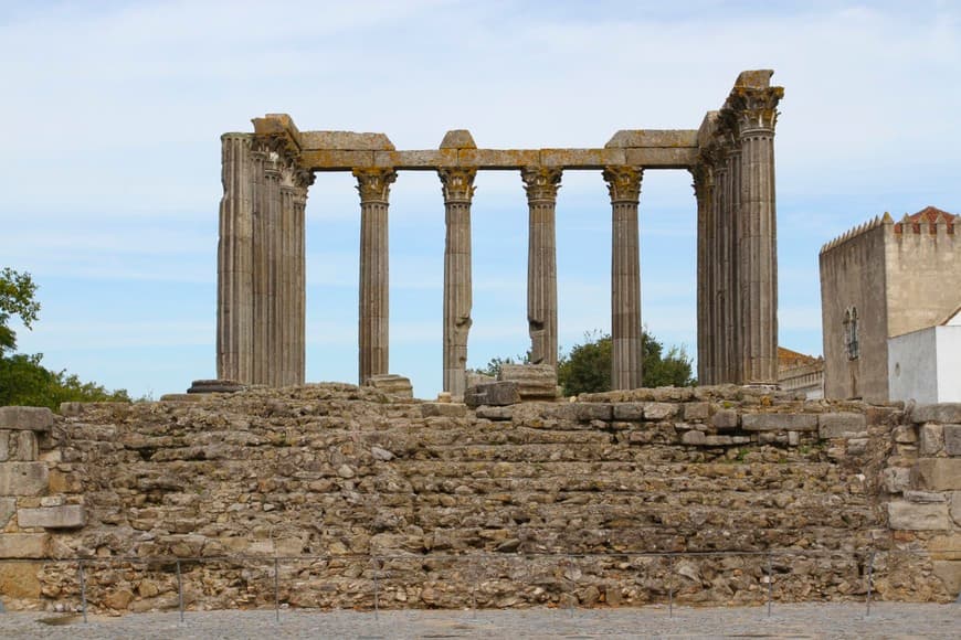 Place Templo romano de Évora