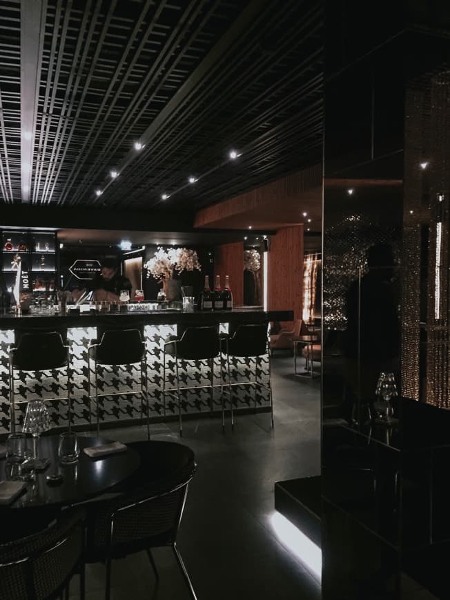 Restaurantes D'Avenida - Fine Dining & Clubbing