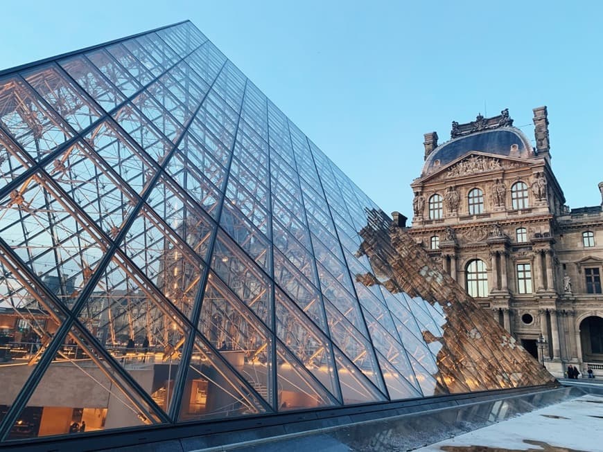 Place Museo del Louvre