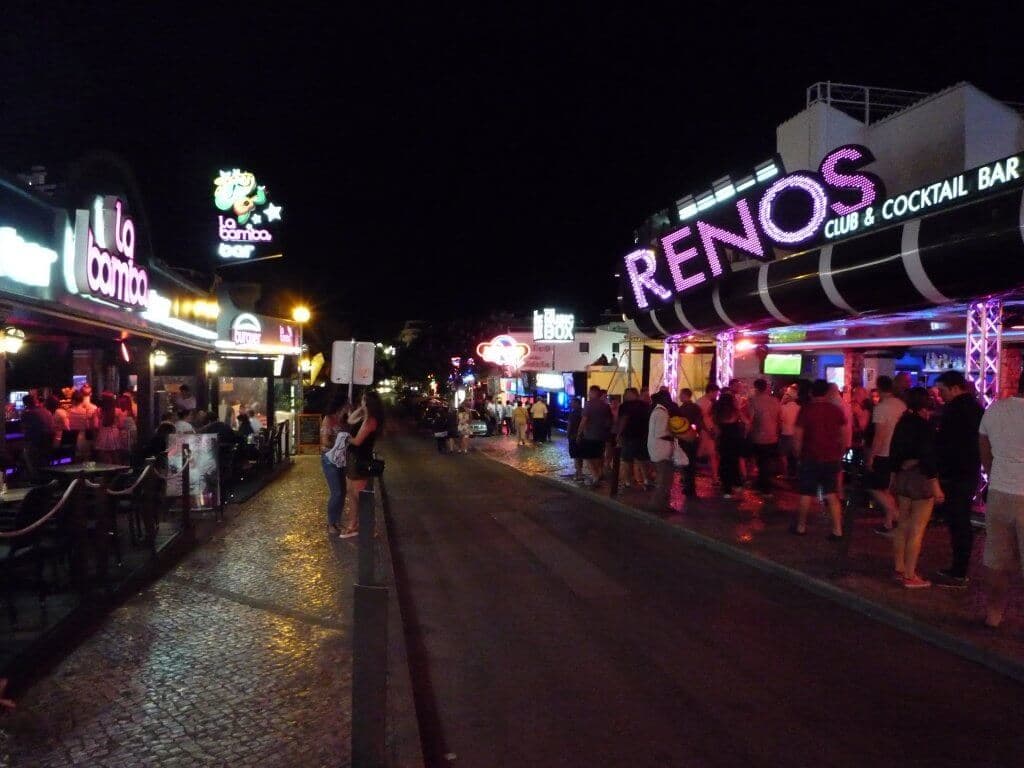 Lugar Reno's