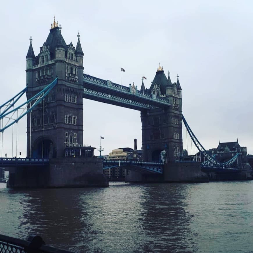 Place Tower Bridge