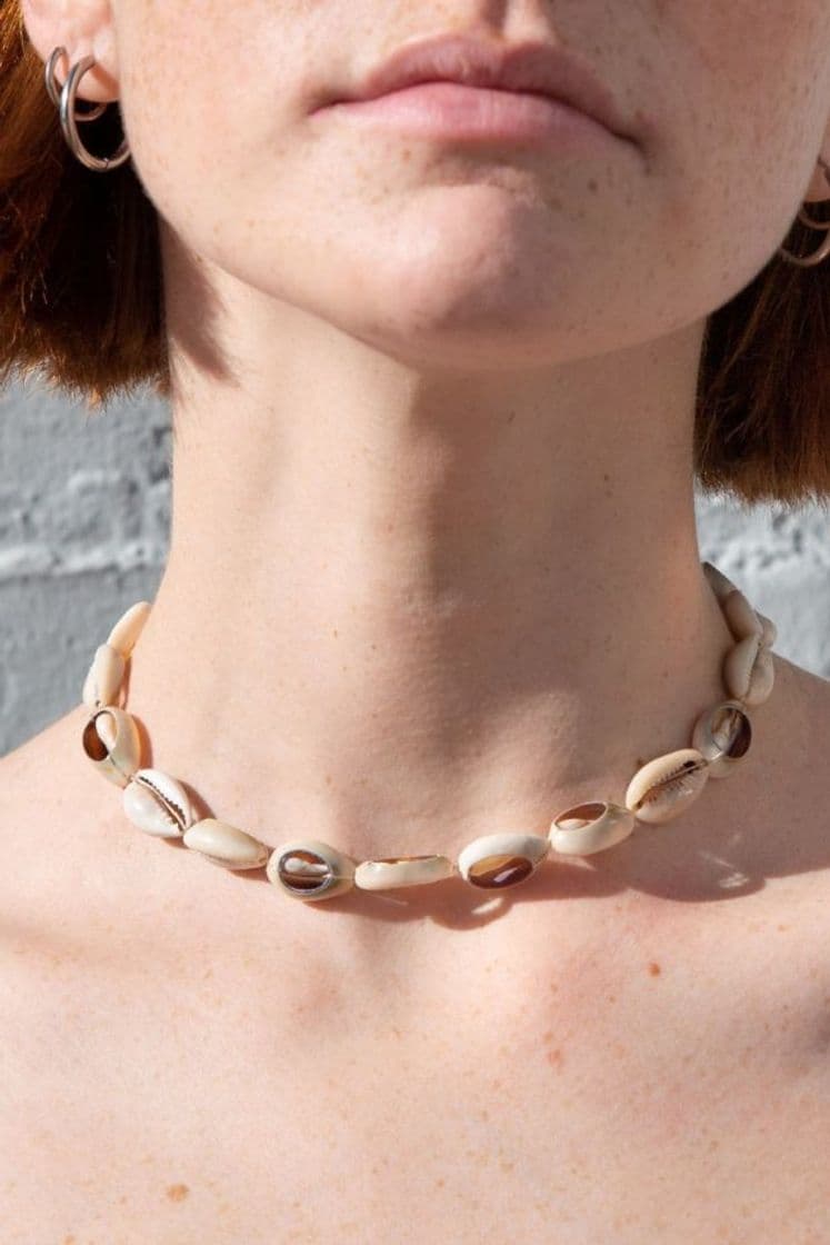 Moda Puka Shell Choker