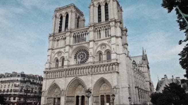 Place Catedral de Notre Dame