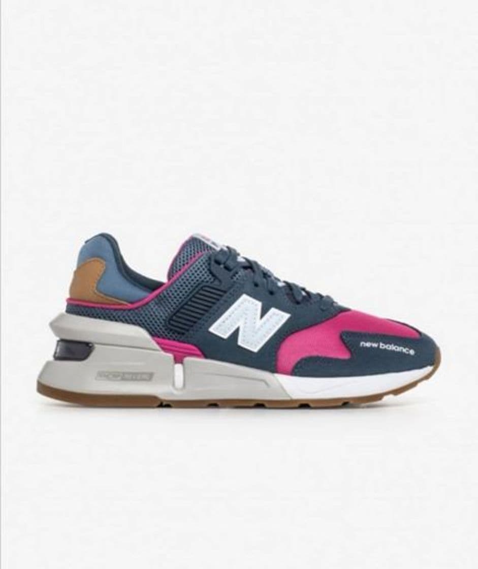 Place NEW BALANCE