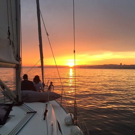 Place Passeio de Veleiro pelo Rio Tejo para 2 Pessoas