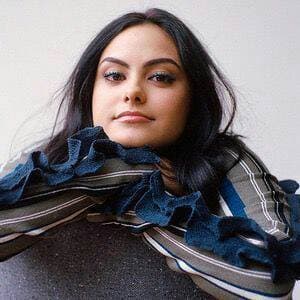 Fashion Camila Mendes 