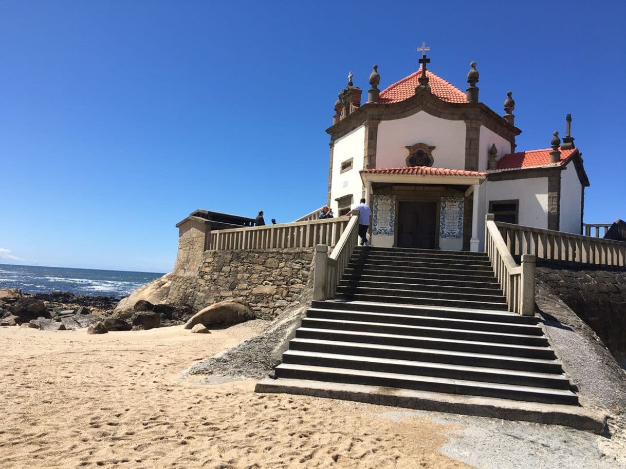 Lugar Capela do Senhor da Pedra - Miramar