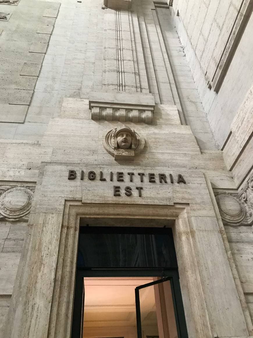 Lugar Milano Centrale Railway Station